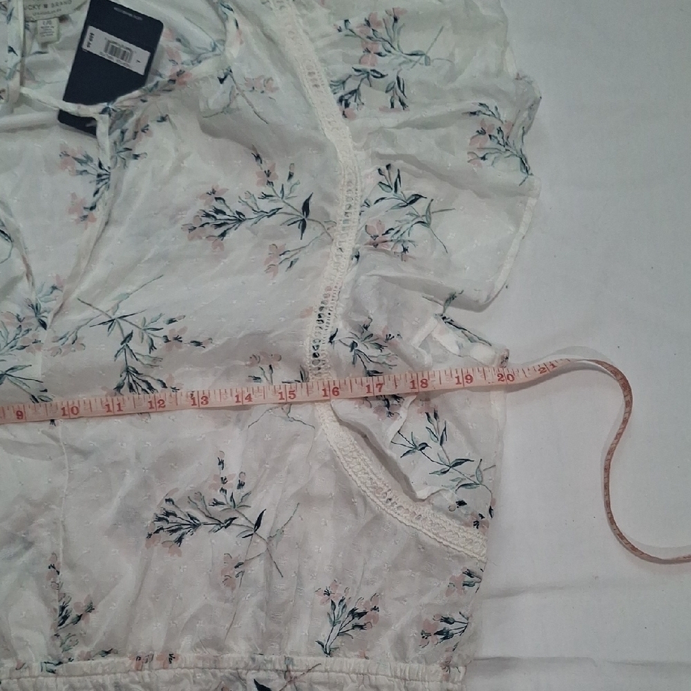 NEW Lucky Brand wome's Cream Flutter Sleeve Peplum Blouse Size L - Picture 8 of 10